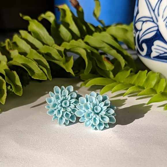 Francesca's Collections Jewelry - Dahlia Earrings Studs